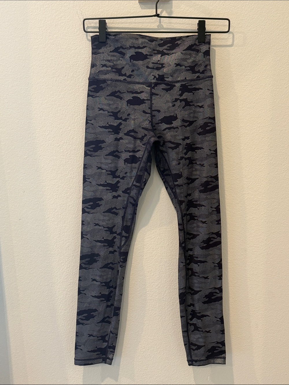 Zyia Active Silver Camo Supreme Hi-Rise‎ 7/8 Leggings Size Medium